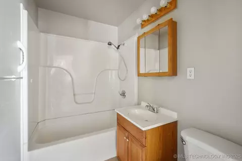 4272 E Young Pl, Tulsa, OK 74115 photo 9