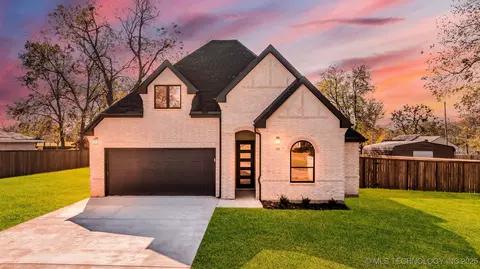 408 E Cherokee St, Marietta, OK 73448