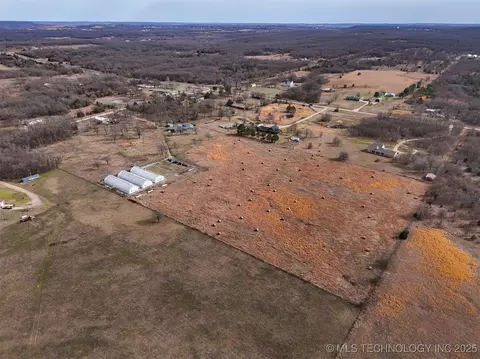 24833 S 200 Rd, Henryetta, OK 74437