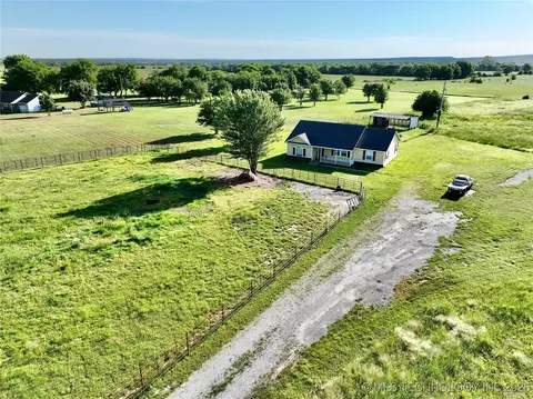 27144 S 60th St, Porum, OK 74455