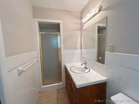 502 W Elm St, Henryetta, OK 74437 photo 19