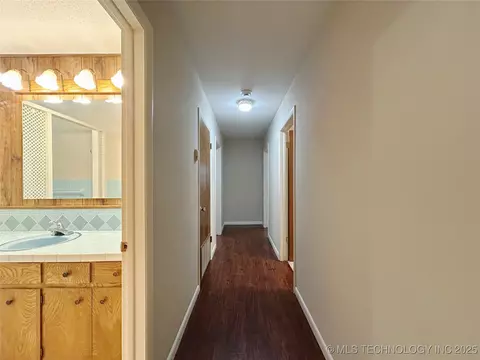 502 W Elm St, Henryetta, OK 74437 photo 9