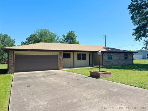 502 W Elm St, Henryetta, OK 74437 photo 2