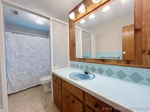502 W Elm St, Henryetta, OK 74437 photo 10