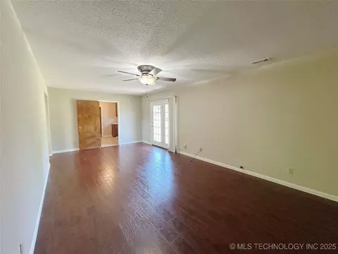 502 W Elm St, Henryetta, OK 74437 photo 4
