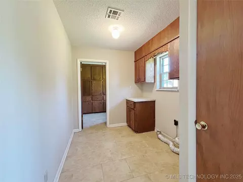 502 W Elm St, Henryetta, OK 74437 photo 13