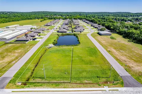 101 Castle St, Skiatook, OK 74070