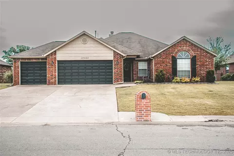 27434 E 113th St, Coweta, OK 74429