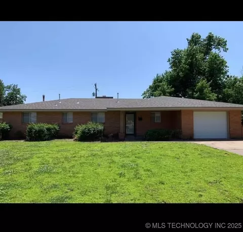 1011 E 11th St, Cushing, OK 74023 photo 1