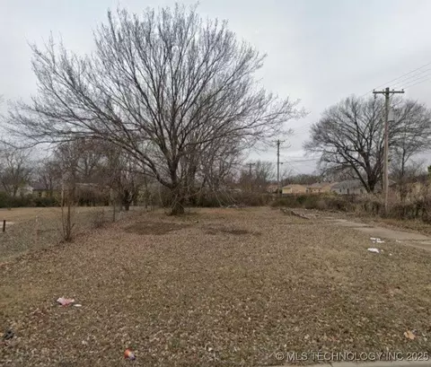 4986 N Trenton Ave, Tulsa, OK 74126