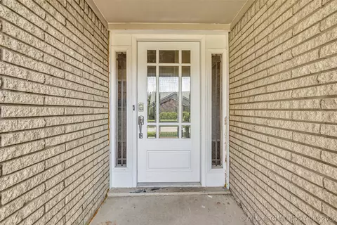 9429 E 36th St, Tulsa, OK 74145 photo 3