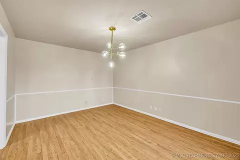 9429 E 36th St, Tulsa, OK 74145 photo 5