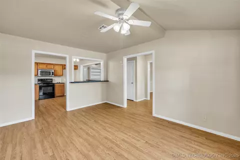 9429 E 36th St, Tulsa, OK 74145 photo 8
