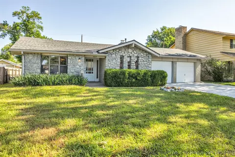 9429 E 36th St, Tulsa, OK 74145 photo 1