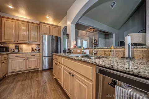 2827 Abbey, Ada, OK 74820 photo 9