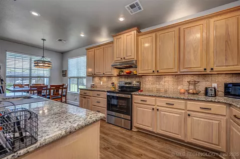 2827 Abbey, Ada, OK 74820 photo 10