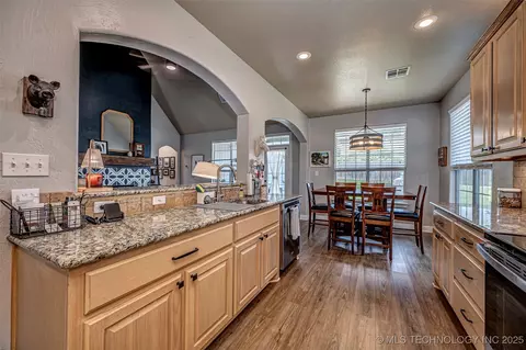 2827 Abbey, Ada, OK 74820 photo 12
