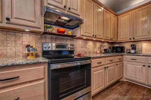 2827 Abbey, Ada, OK 74820 photo 11