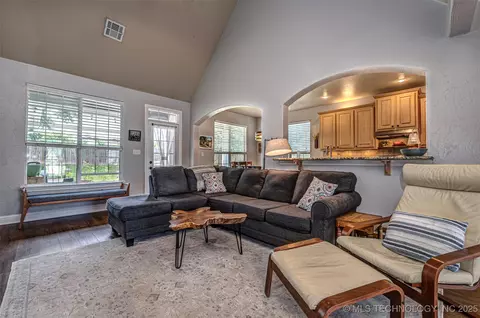2827 Abbey, Ada, OK 74820 photo 8