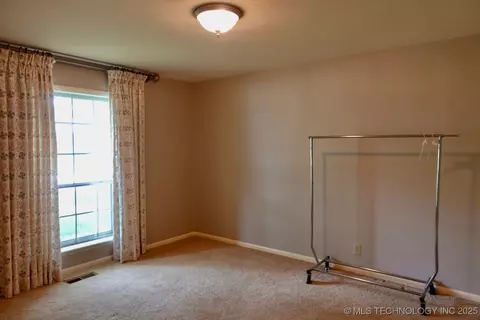 7110 E 69th St, Tulsa, OK 74133 photo 9