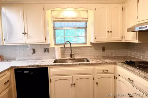 7110 E 69th St, Tulsa, OK 74133 photo 6