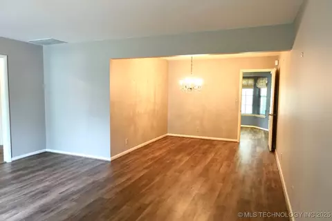 7110 E 69th St, Tulsa, OK 74133 photo 3