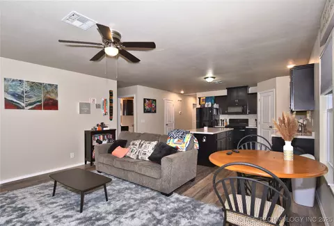 4510 E Young St, Tulsa, OK 74115 photo 4
