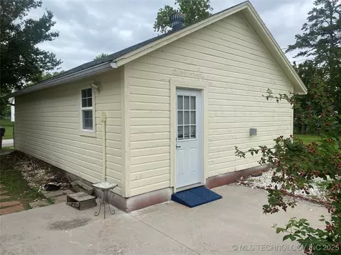 301 Elm Ave, Eufaula, OK 74432 photo 3