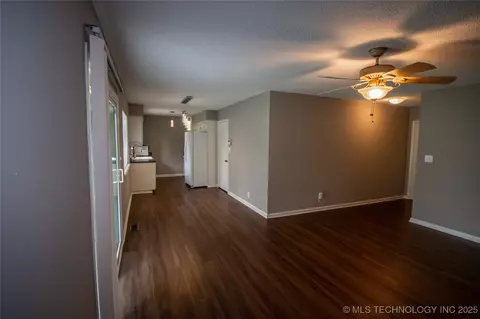 11612 E 28th St, Tulsa, OK 74129 photo 6