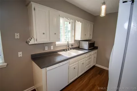 11612 E 28th St, Tulsa, OK 74129 photo 9