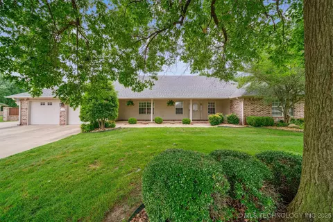 625 Grove Crest Rd, Pryor, OK 74361