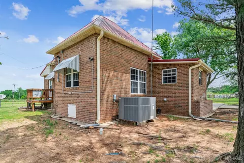 Exterior - 11029 N 367th Rd, Okemah, OK 74859 photo 4 of 5