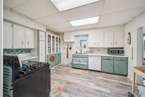 Kitchen - 11029 N 367th Rd, Okemah, OK 74859 photo 1 of 3