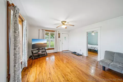 Living - 11029 N 367th Rd, Okemah, OK 74859 photo 1 of 4
