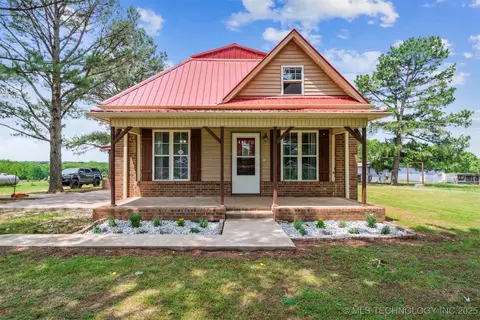 11029 N 367th Rd, Okemah, OK 74859