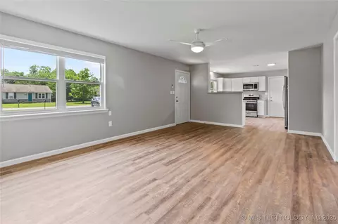 245 E 148th St S, Glenpool, OK 74033 photo 5