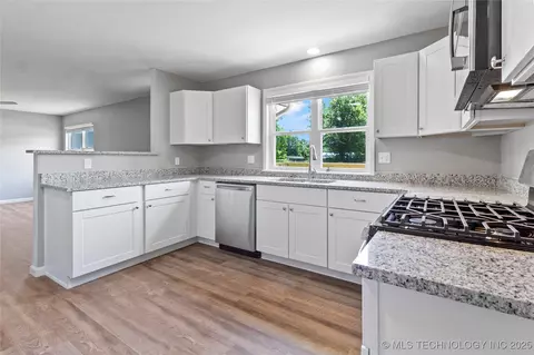 245 E 148th St S, Glenpool, OK 74033 photo 8