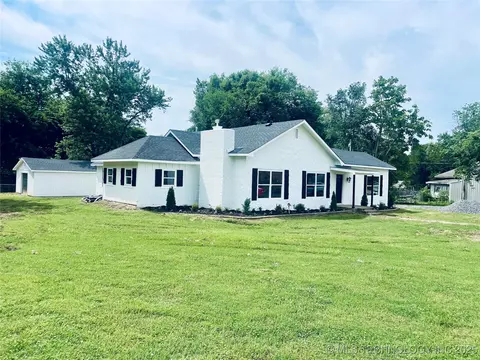 305 E Hickory Ave, Fort Gibson, OK 74434