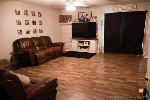 101 Honeysuckle Ln, Pryor, OK 74361 photo 4