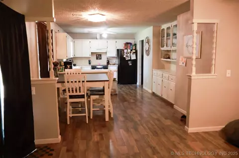 101 Honeysuckle Ln, Pryor, OK 74361 photo 6
