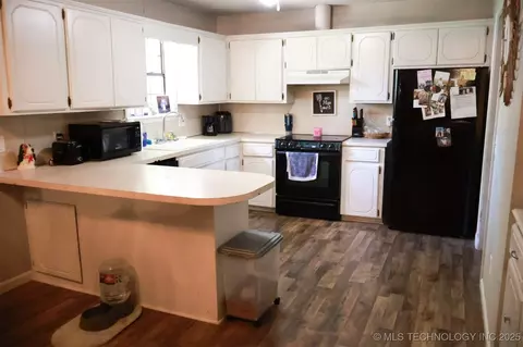 101 Honeysuckle Ln, Pryor, OK 74361 photo 7