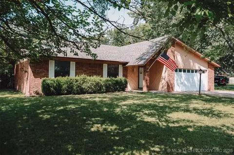 101 Honeysuckle Ln, Pryor, OK 74361 photo 2