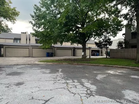 2219 E 55th Court S 2219, Tulsa, OK 74105 photo 2