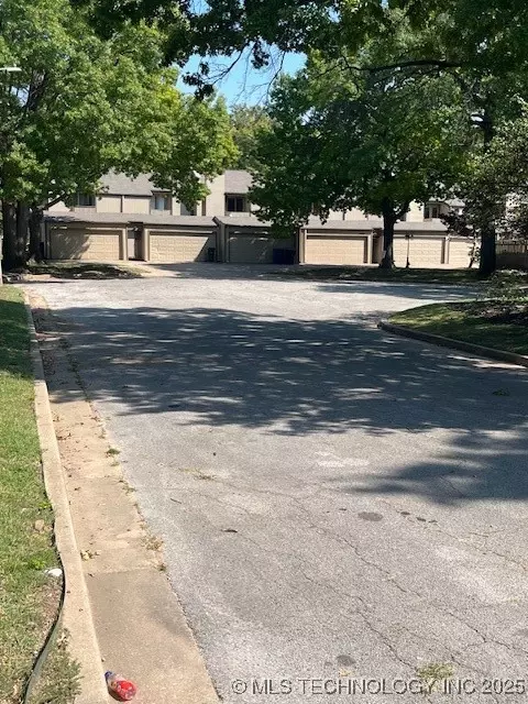 2219 E 55th Court S 2219, Tulsa, OK 74105