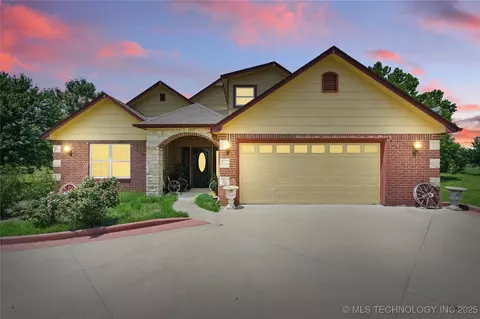 17822 S 44th West Ave, Mounds, OK 74047