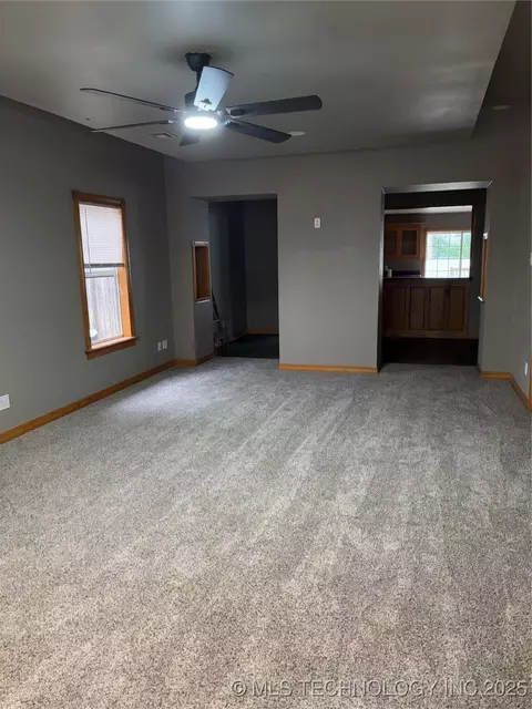 910 E Maple St, Cushing, OK 74023 photo 2