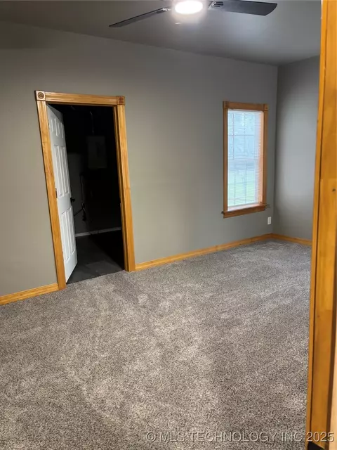 910 E Maple St, Cushing, OK 74023 photo 7
