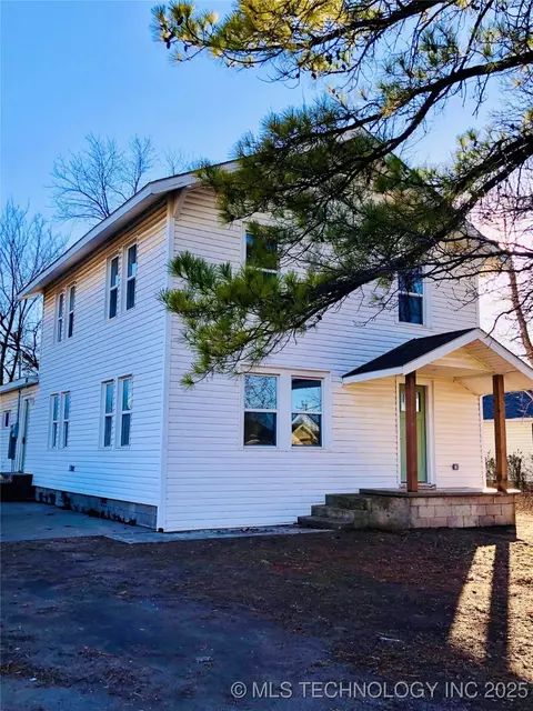 1423 E Walnut St, Cushing, OK 74023 photo 2