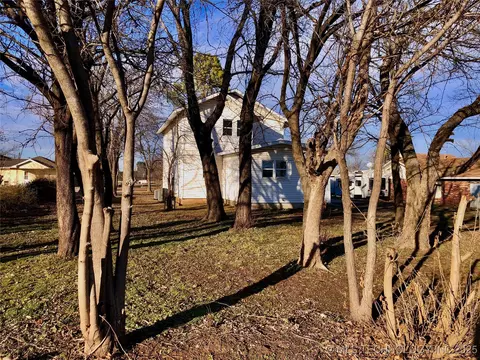 1423 E Walnut St, Cushing, OK 74023 photo 8
