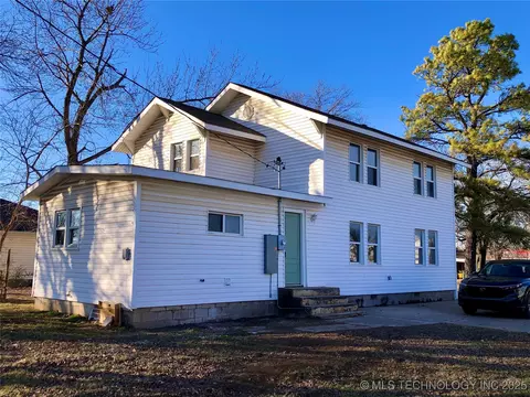 1423 E Walnut St, Cushing, OK 74023 photo 3